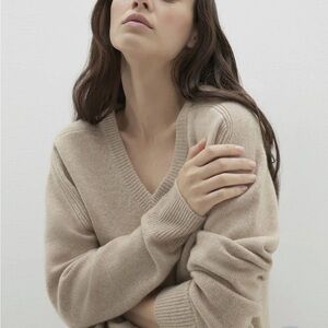 Elegant Beige V-Neck Cashmere Sweater